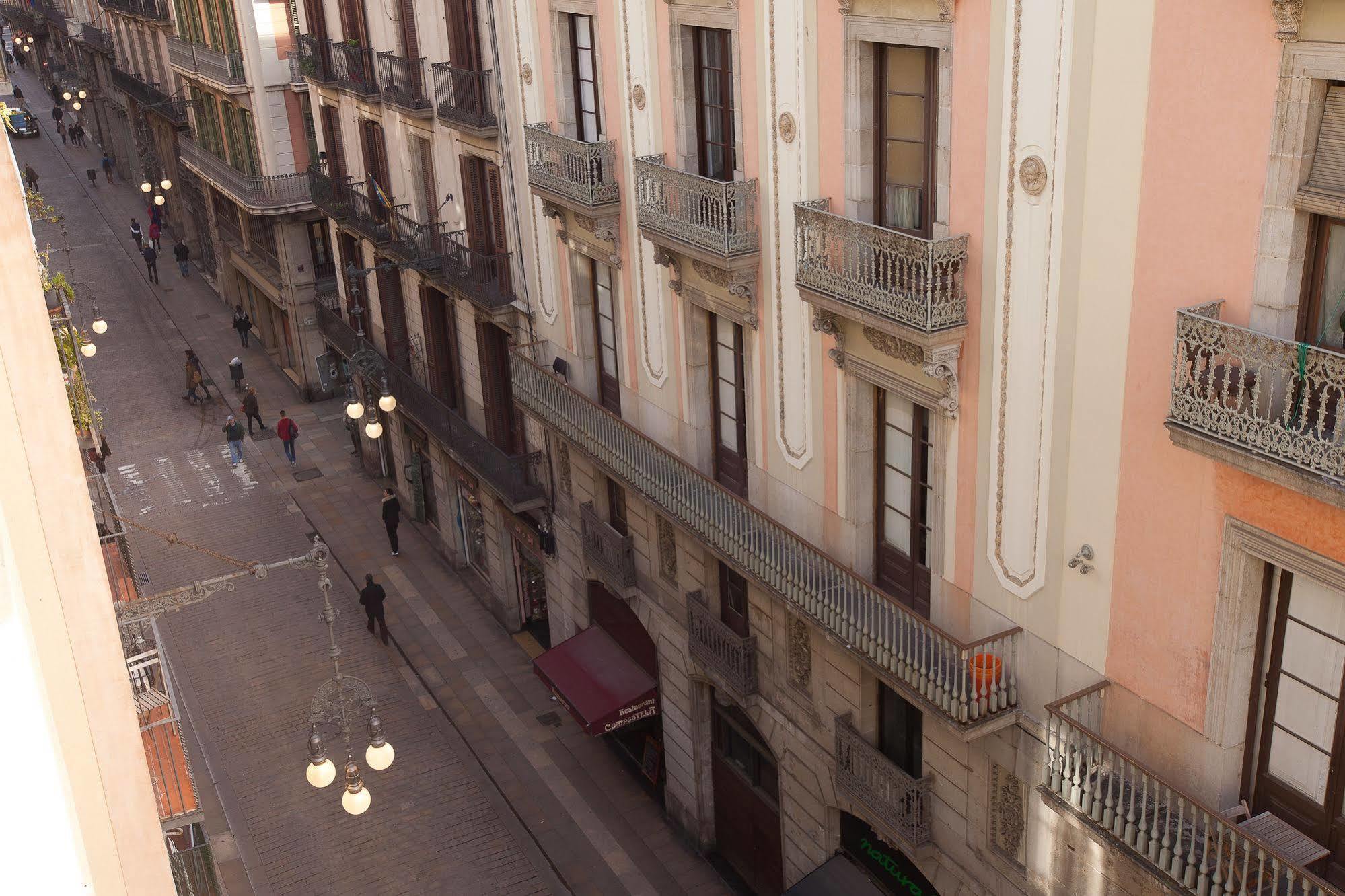 Hostal Fernando Barcelona Exterior photo